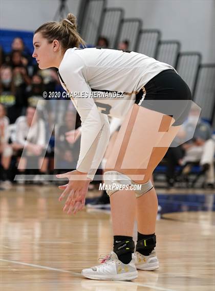 Thumbnail 3 in Madisonville vs Giddings (UIL 4A Area Playoff) photogallery.