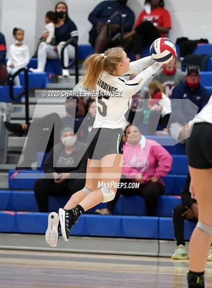 Thumbnail 1 in Madisonville vs Giddings (UIL 4A Area Playoff) photogallery.