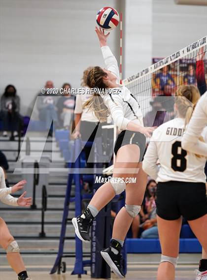 Thumbnail 1 in Madisonville vs Giddings (UIL 4A Area Playoff) photogallery.