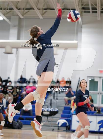 Thumbnail 1 in Madisonville vs Giddings (UIL 4A Area Playoff) photogallery.