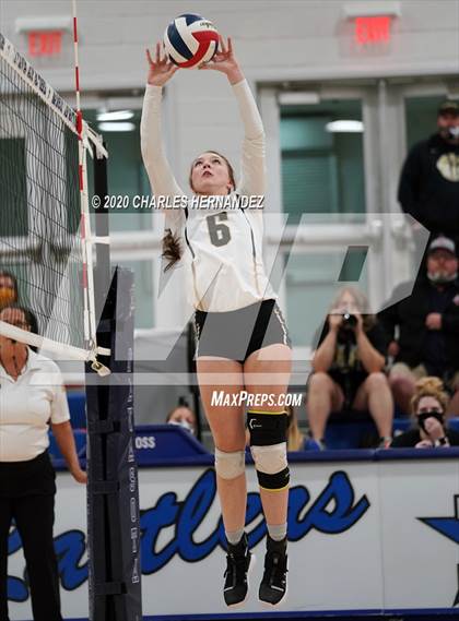 Thumbnail 1 in Madisonville vs Giddings (UIL 4A Area Playoff) photogallery.
