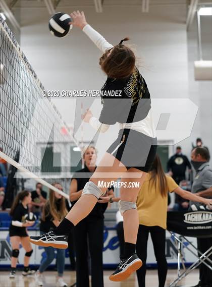 Thumbnail 3 in Madisonville vs Giddings (UIL 4A Area Playoff) photogallery.