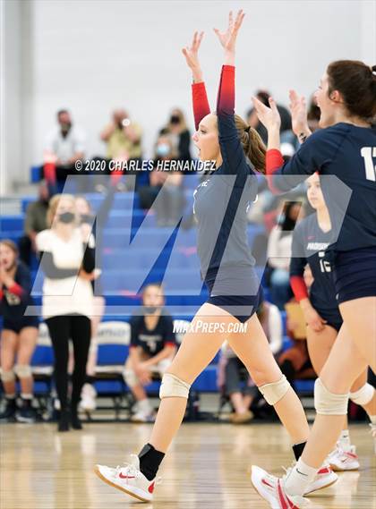 Thumbnail 1 in Madisonville vs Giddings (UIL 4A Area Playoff) photogallery.