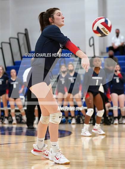Thumbnail 3 in Madisonville vs Giddings (UIL 4A Area Playoff) photogallery.