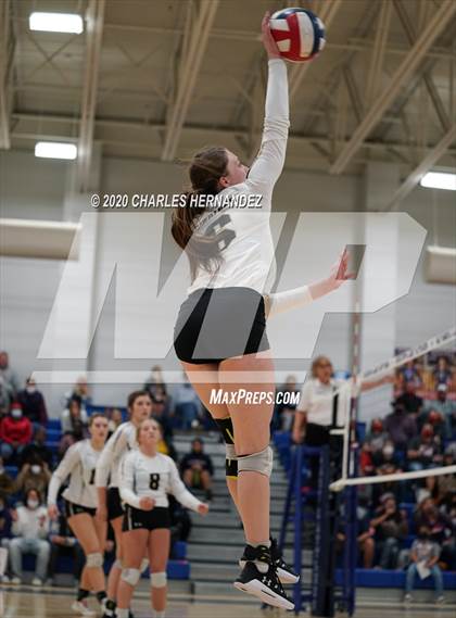 Thumbnail 2 in Madisonville vs Giddings (UIL 4A Area Playoff) photogallery.
