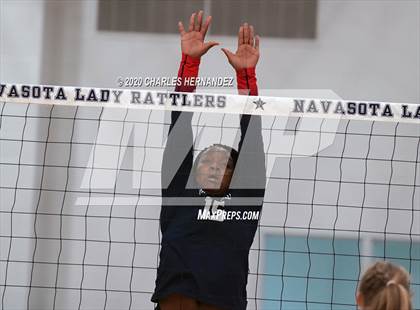 Thumbnail 1 in Madisonville vs Giddings (UIL 4A Area Playoff) photogallery.