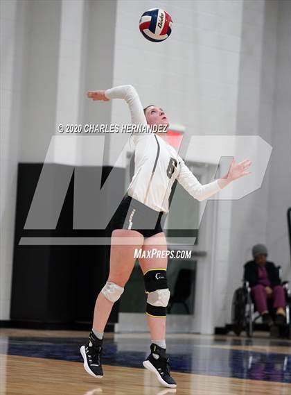 Thumbnail 3 in Madisonville vs Giddings (UIL 4A Area Playoff) photogallery.