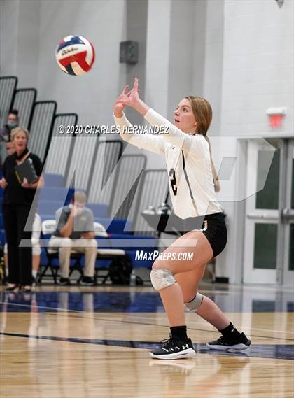 Thumbnail 3 in Madisonville vs Giddings (UIL 4A Area Playoff) photogallery.