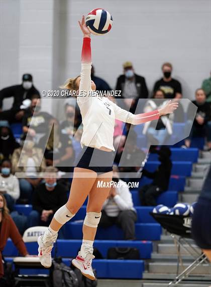 Thumbnail 3 in Madisonville vs Giddings (UIL 4A Area Playoff) photogallery.