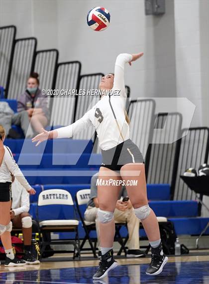 Thumbnail 2 in Madisonville vs Giddings (UIL 4A Area Playoff) photogallery.