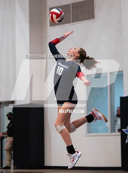 Thumbnail 3 in Madisonville vs Giddings (UIL 4A Area Playoff) photogallery.