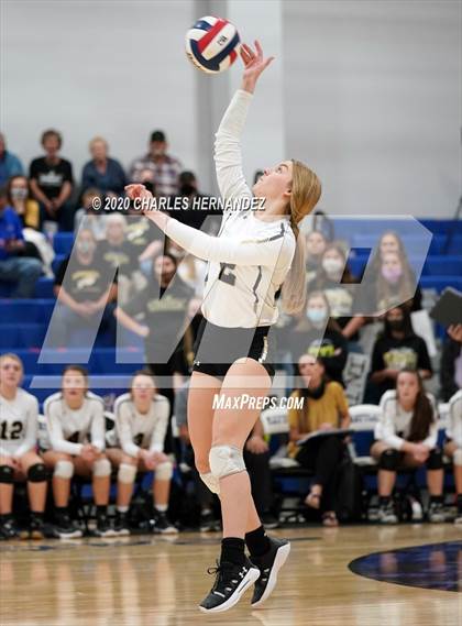Thumbnail 1 in Madisonville vs Giddings (UIL 4A Area Playoff) photogallery.