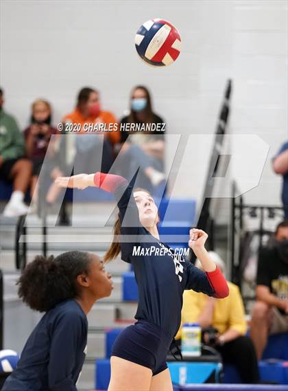Thumbnail 2 in Madisonville vs Giddings (UIL 4A Area Playoff) photogallery.
