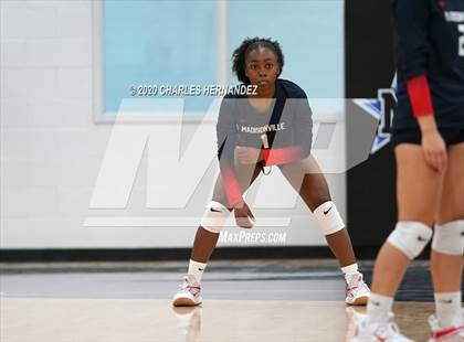 Thumbnail 2 in Madisonville vs Giddings (UIL 4A Area Playoff) photogallery.