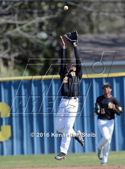 Thumbnail 1 in Mandeville vs. East St. John (SCC Tournament) photogallery.