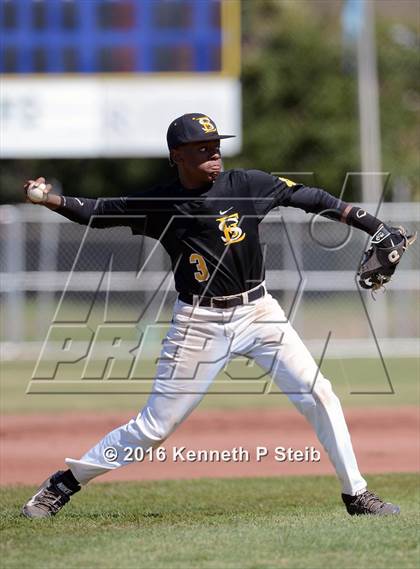 Thumbnail 3 in Mandeville vs. East St. John (SCC Tournament) photogallery.