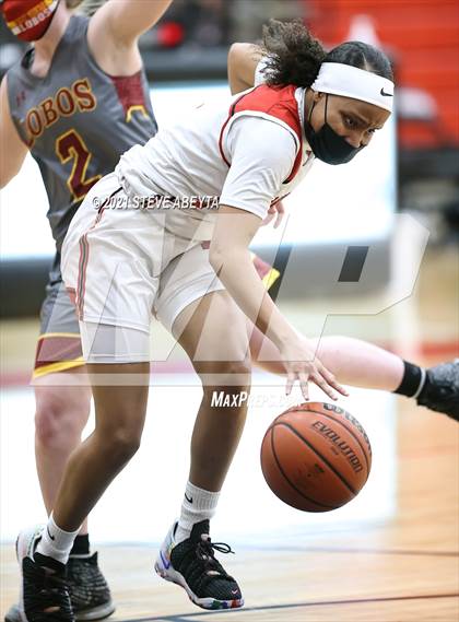 Thumbnail 3 in Rocky Mountain @ Rangeview (CHSAA Class 5A Round 1) photogallery.