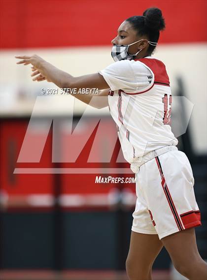 Thumbnail 2 in Rocky Mountain @ Rangeview (CHSAA Class 5A Round 1) photogallery.