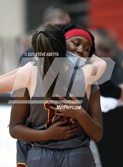 Thumbnail 3 in Rocky Mountain @ Rangeview (CHSAA Class 5A Round 1) photogallery.