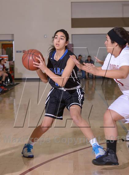 Thumbnail 2 in Downey vs. Dana Hills (MaxPreps Holiday Classic) photogallery.
