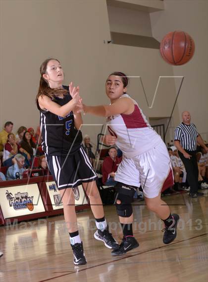 Thumbnail 2 in Downey vs. Dana Hills (MaxPreps Holiday Classic) photogallery.