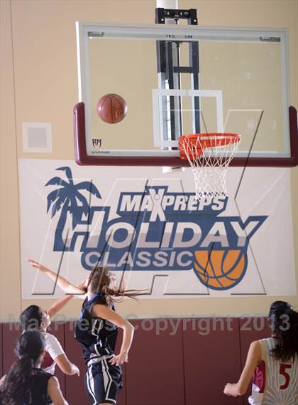 Thumbnail 1 in Downey vs. Dana Hills (MaxPreps Holiday Classic) photogallery.