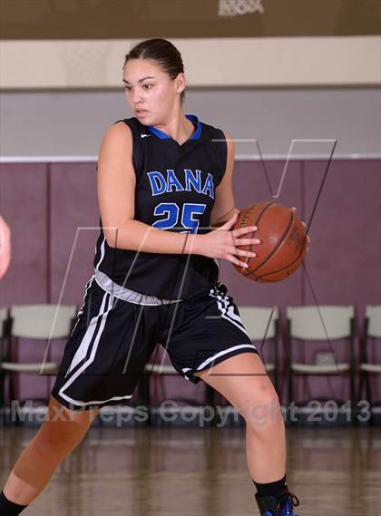 Thumbnail 3 in Downey vs. Dana Hills (MaxPreps Holiday Classic) photogallery.