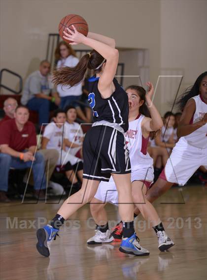 Thumbnail 3 in Downey vs. Dana Hills (MaxPreps Holiday Classic) photogallery.