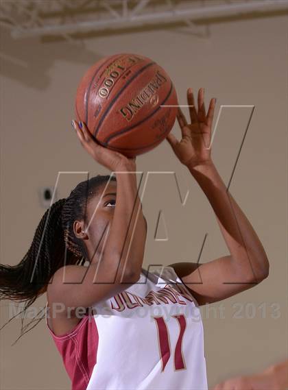Thumbnail 3 in Downey vs. Dana Hills (MaxPreps Holiday Classic) photogallery.