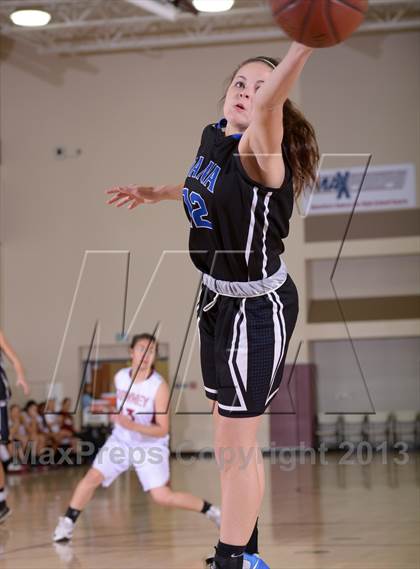 Thumbnail 1 in Downey vs. Dana Hills (MaxPreps Holiday Classic) photogallery.