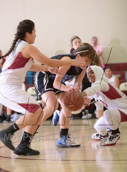 Thumbnail 2 in Downey vs. Dana Hills (MaxPreps Holiday Classic) photogallery.