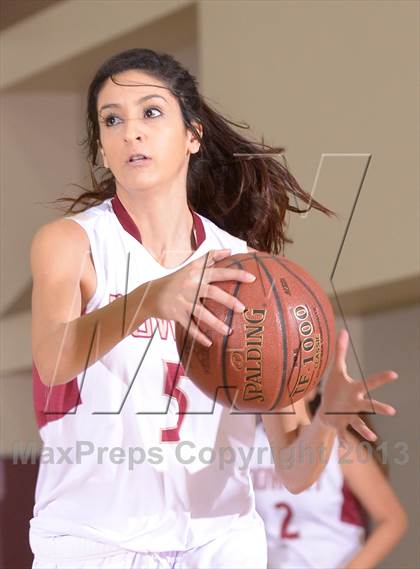Thumbnail 2 in Downey vs. Dana Hills (MaxPreps Holiday Classic) photogallery.