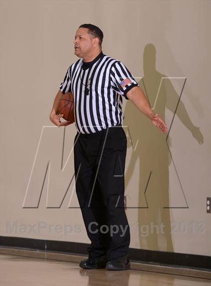 Thumbnail 2 in Downey vs. Dana Hills (MaxPreps Holiday Classic) photogallery.