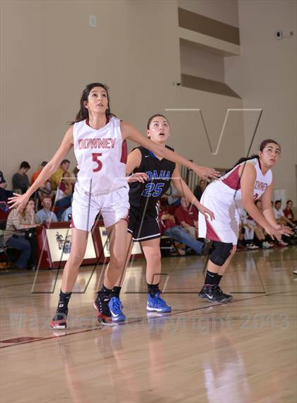 Thumbnail 3 in Downey vs. Dana Hills (MaxPreps Holiday Classic) photogallery.