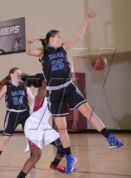 Thumbnail 1 in Downey vs. Dana Hills (MaxPreps Holiday Classic) photogallery.