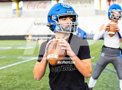 Thumbnail 3 in Water Canyon vs Rich (UHSAA 8-player Semifinal) photogallery.