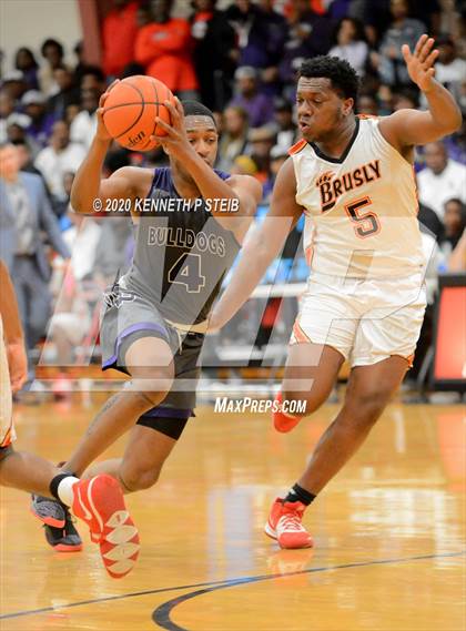 Thumbnail 2 in Brusly vs. Ville Platte (LHSAA 3A Quarterfinal) photogallery.