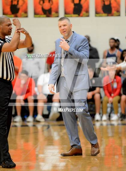 Thumbnail 2 in Brusly vs. Ville Platte (LHSAA 3A Quarterfinal) photogallery.