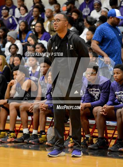 Thumbnail 1 in Brusly vs. Ville Platte (LHSAA 3A Quarterfinal) photogallery.