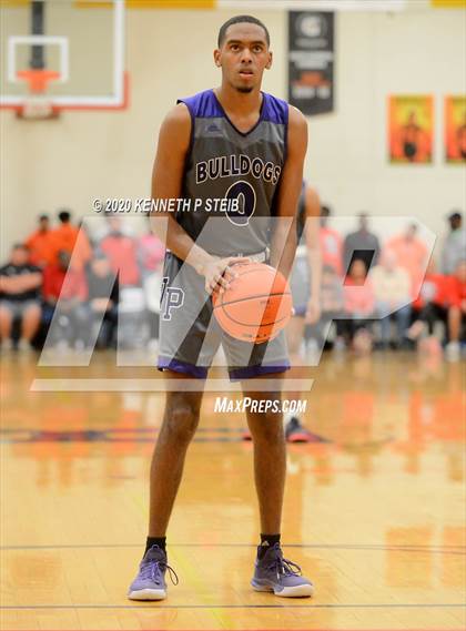 Thumbnail 2 in Brusly vs. Ville Platte (LHSAA 3A Quarterfinal) photogallery.