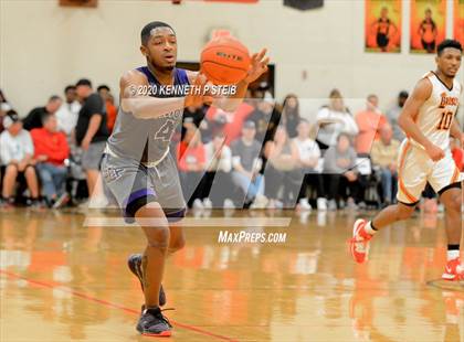 Thumbnail 1 in Brusly vs. Ville Platte (LHSAA 3A Quarterfinal) photogallery.