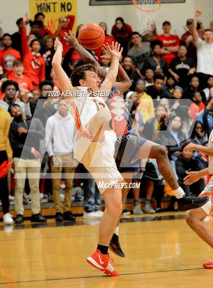 Thumbnail 2 in Brusly vs. Ville Platte (LHSAA 3A Quarterfinal) photogallery.