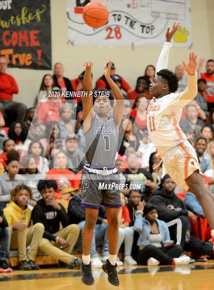 Thumbnail 2 in Brusly vs. Ville Platte (LHSAA 3A Quarterfinal) photogallery.