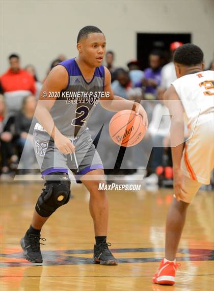 Thumbnail 2 in Brusly vs. Ville Platte (LHSAA 3A Quarterfinal) photogallery.