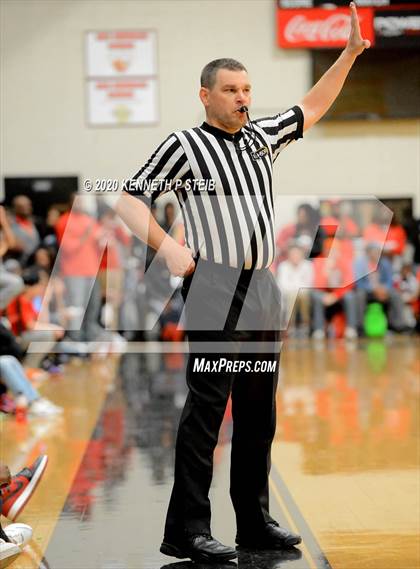 Thumbnail 1 in Brusly vs. Ville Platte (LHSAA 3A Quarterfinal) photogallery.
