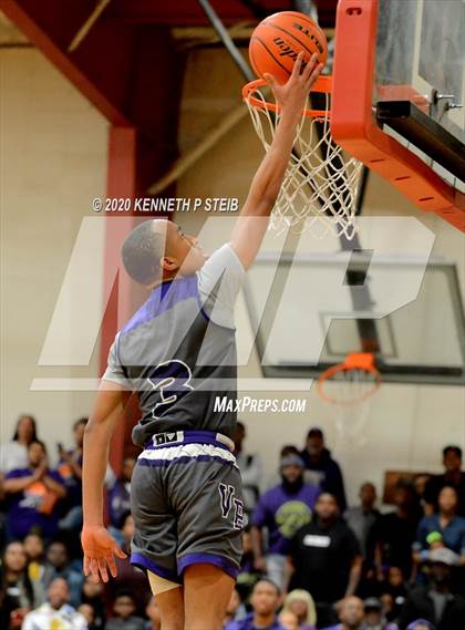 Thumbnail 2 in Brusly vs. Ville Platte (LHSAA 3A Quarterfinal) photogallery.