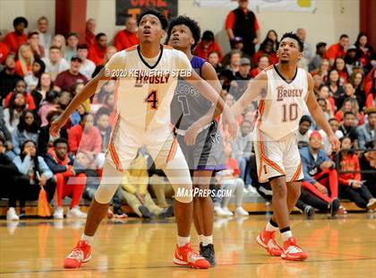 Thumbnail 3 in Brusly vs. Ville Platte (LHSAA 3A Quarterfinal) photogallery.