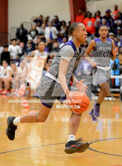 Thumbnail 1 in Brusly vs. Ville Platte (LHSAA 3A Quarterfinal) photogallery.