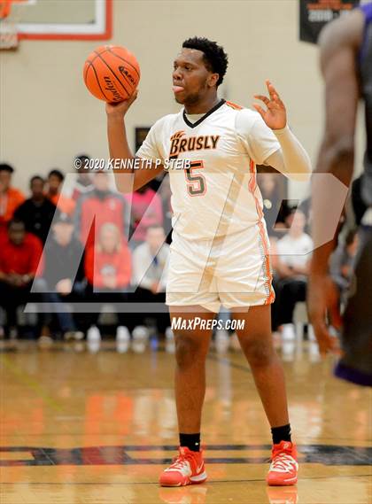Thumbnail 1 in Brusly vs. Ville Platte (LHSAA 3A Quarterfinal) photogallery.
