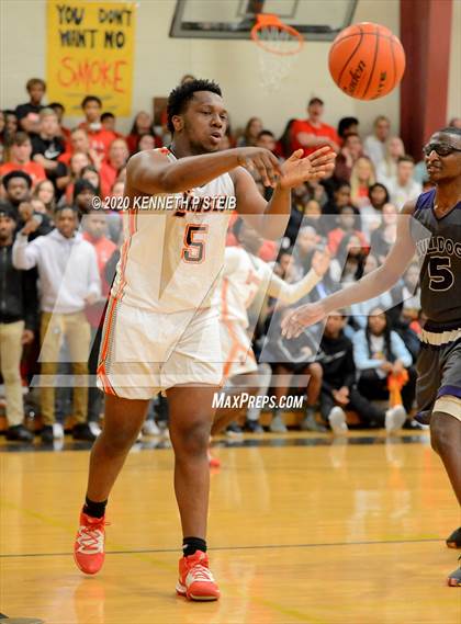 Thumbnail 3 in Brusly vs. Ville Platte (LHSAA 3A Quarterfinal) photogallery.